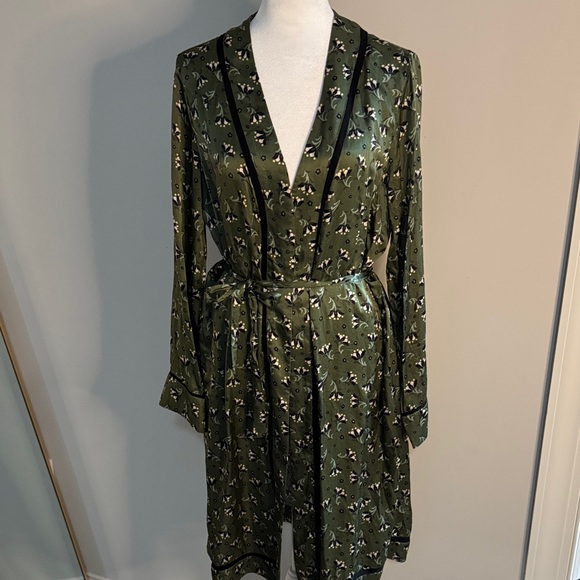 Morgan Lane Other - Morgan Lane Olive Satin Floral Robe with Black Trim
